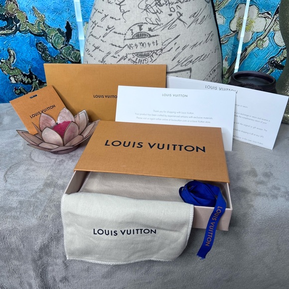 Louis Vuitton box and accessory kit - Picture 2 of 6